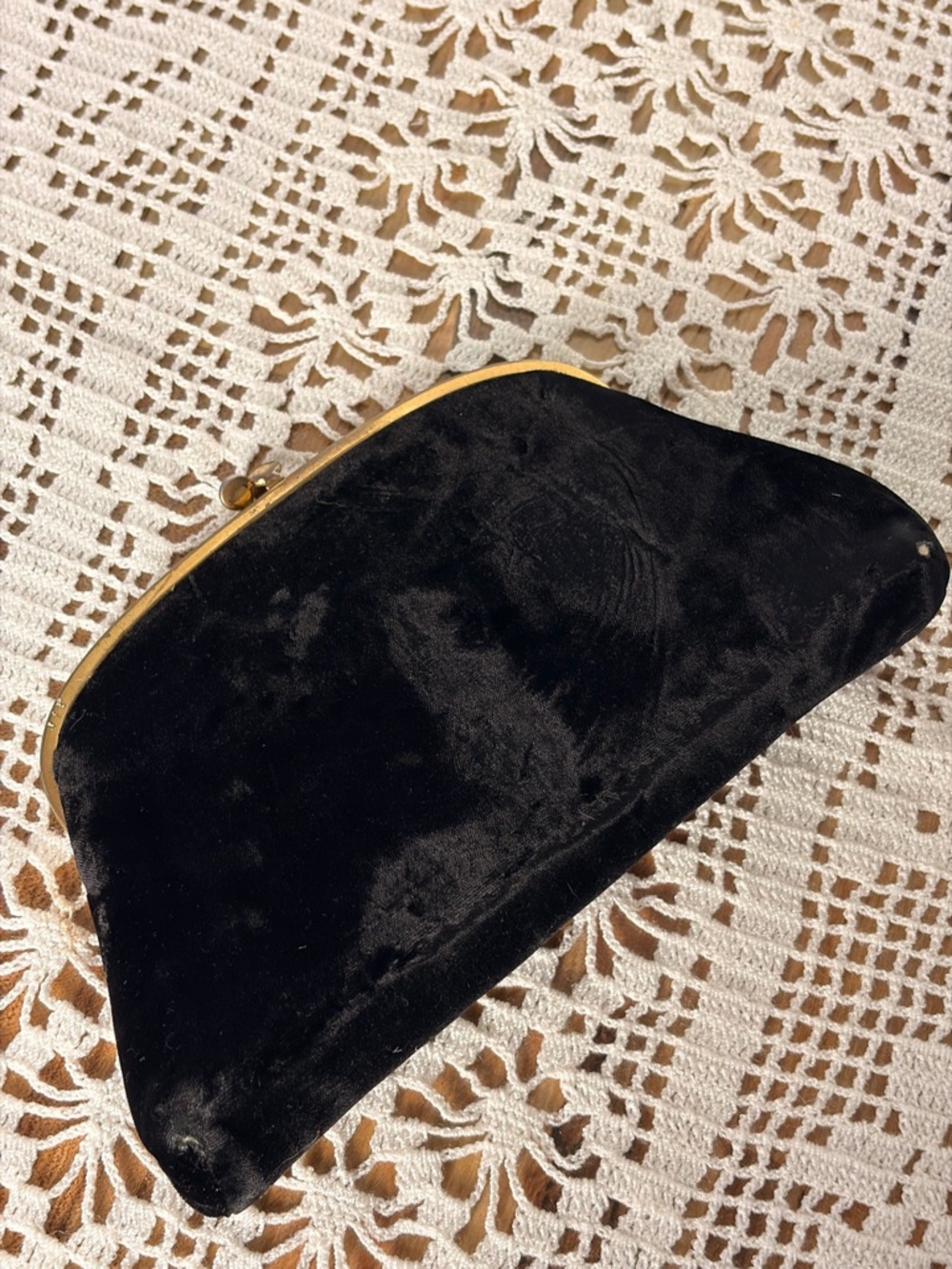 🖤✨ Vintage 1950s Black Velvet Clutch – 9” ✨🖤
